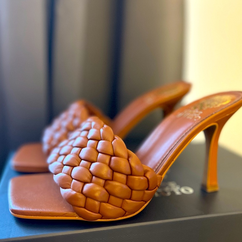 Vince Camuto Brinela Barn Brown Malaga Nappa NWT